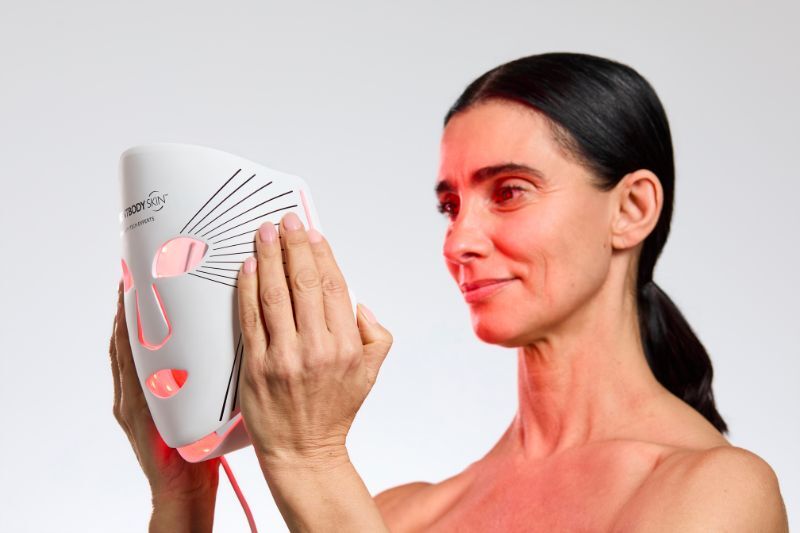 What is Rosacea and how can LED light therapy help?