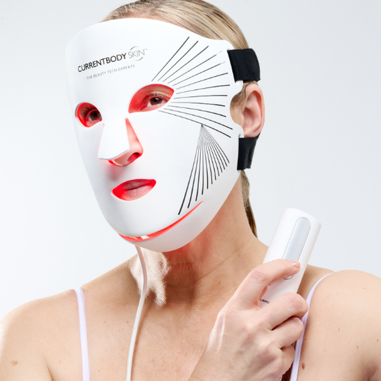 CurrentBody Skin LED Light Therapy Mask & Hydrogel Face Masks (10 Pack)